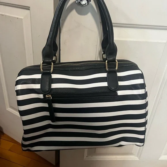 Black and White Striped Handbag - Picture 2 of 8